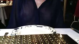 شخص در حال جوجه خود  ...