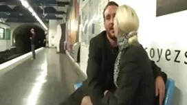 شخص دوست دختر خود را ...