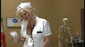 دختر باریک در یکی از ...