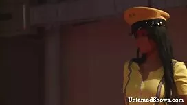 یک شخص همسر خود را ر ...