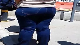 او از حوض بزرگ دور ا ...