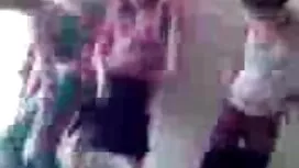 یک دختر جوان آسیایی  ...