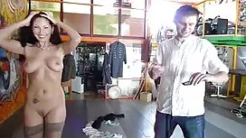 شخص یک بلوند شلوغ و  ...
